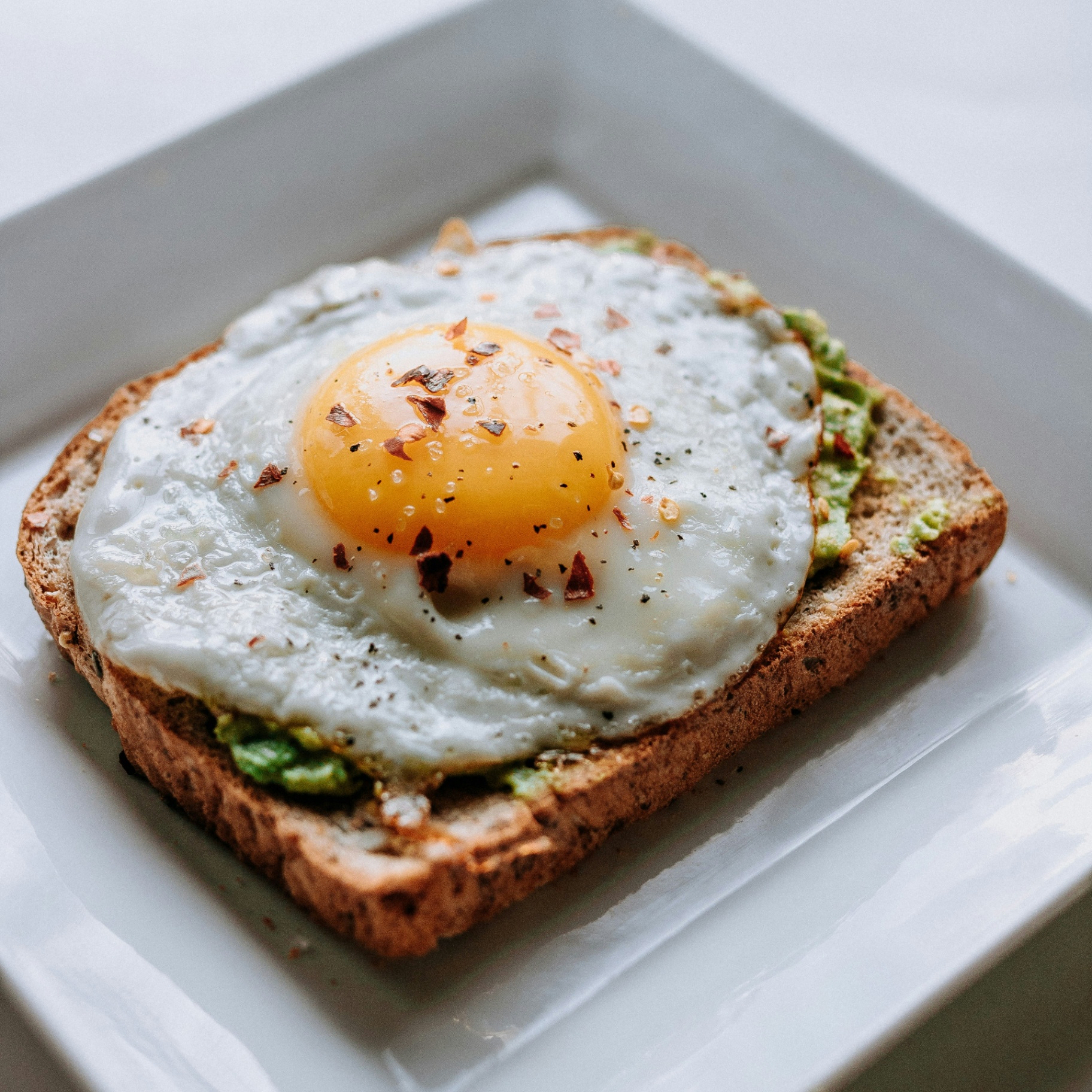 Avocado toast & œuf au plat — brunch à Tarbes — brunch réunion de famille traiteur à Tarbes pour 8 convives par Brunch en Bigorre